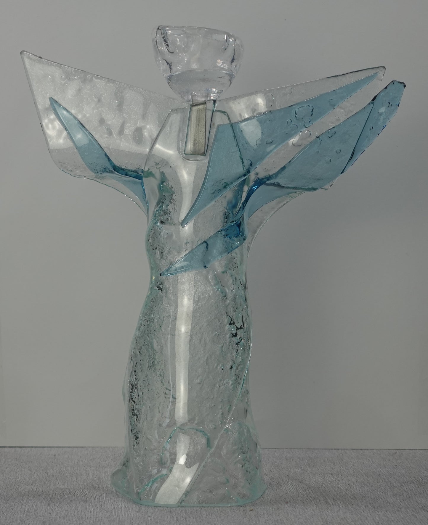 Engelsblaue Form aus Glas
